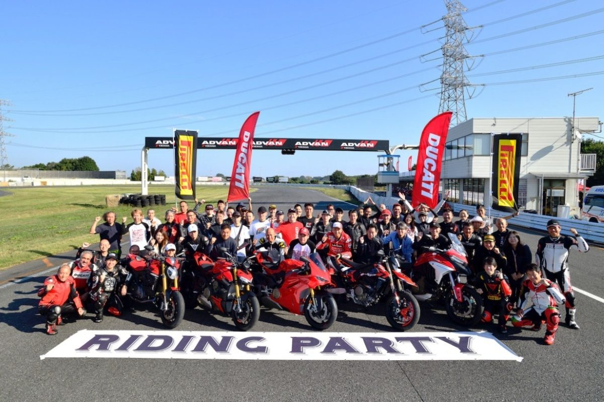 筑波サーキットの走行会に集まった参加者